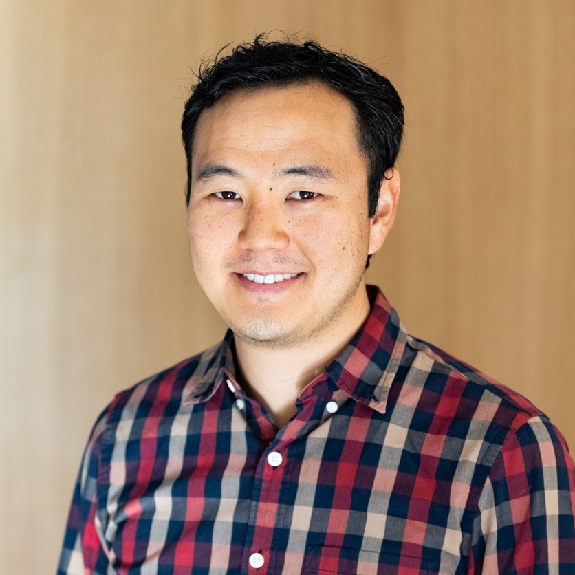 Portrait of Deric Mizokami.